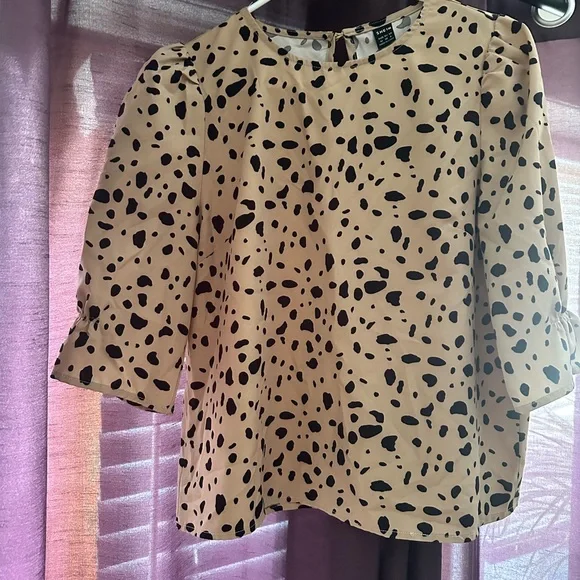 2 Shirts - Cream and Black Boxy 3/4 Sleeve Blouse - Picture 2 of 3